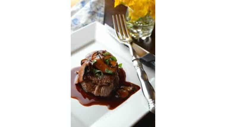Grilled Beef Medallions With Red Wine Sauce | Rental Grilled Beef Medallions With Red Wine Sauce | Rental